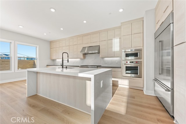 Detail Gallery Image 2 of 56 For 209 Stage, Irvine,  CA 92618 - 5 Beds | 5 Baths