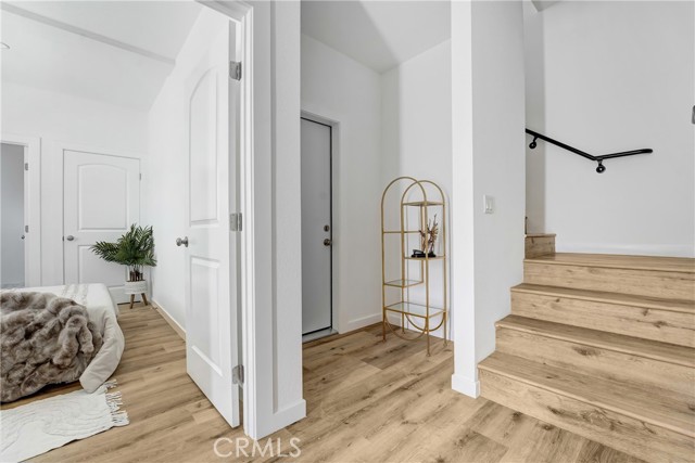 Detail Gallery Image 4 of 16 For 11950 Vanowen Ave, North Hollywood,  CA 91605 - 4 Beds | 3/1 Baths