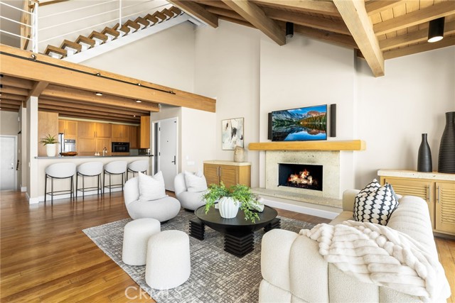 Detail Gallery Image 4 of 48 For 7008 W Oceanfront, Newport Beach,  CA 92663 - 5 Beds | 3/1 Baths