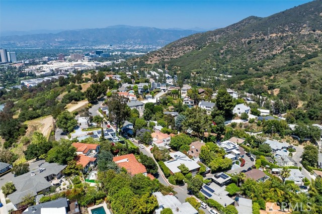 3288 Velma Drive, Los Angeles CA: https://media.crmls.org/medias/b6fc8555-f033-42b2-96a0-2c3e6e3c2ec2.jpg