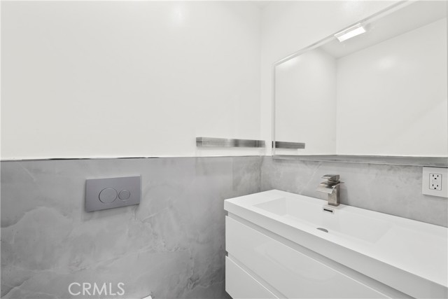 4825 San Feliciano Drive, Woodland Hills CA: https://media.crmls.org/medias/b6fce5f9-337f-487d-a6c9-c56f1953c486.jpg