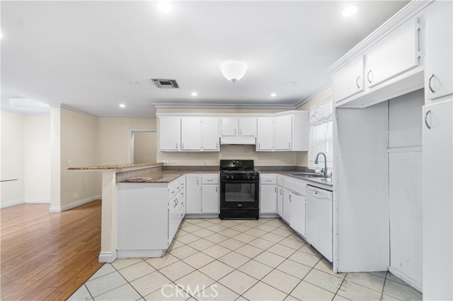 1731 E Wardlow Road, Long Beach CA: https://media.crmls.org/medias/b6fd483a-30c9-4e77-8223-527fc4edd5f5.jpg