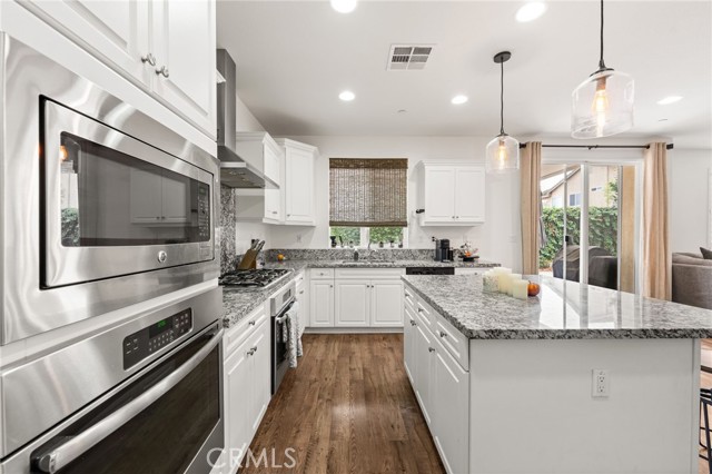 Detail Gallery Image 10 of 37 For 7056 Stratus, Corona,  CA 92880 - 4 Beds | 3 Baths