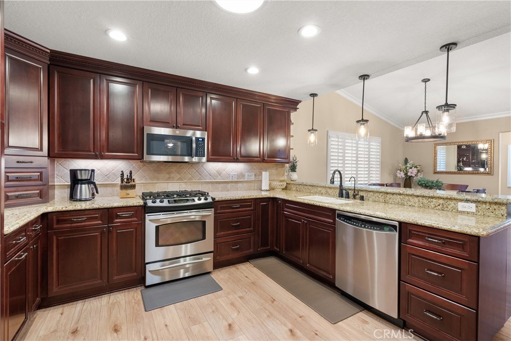 MLS #OC25233783 image #10