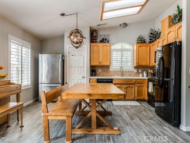 104 W Mariposa Street, Avenal CA: https://media.crmls.org/medias/b6ffee28-371e-48d8-b3f3-2459b139138b.jpg