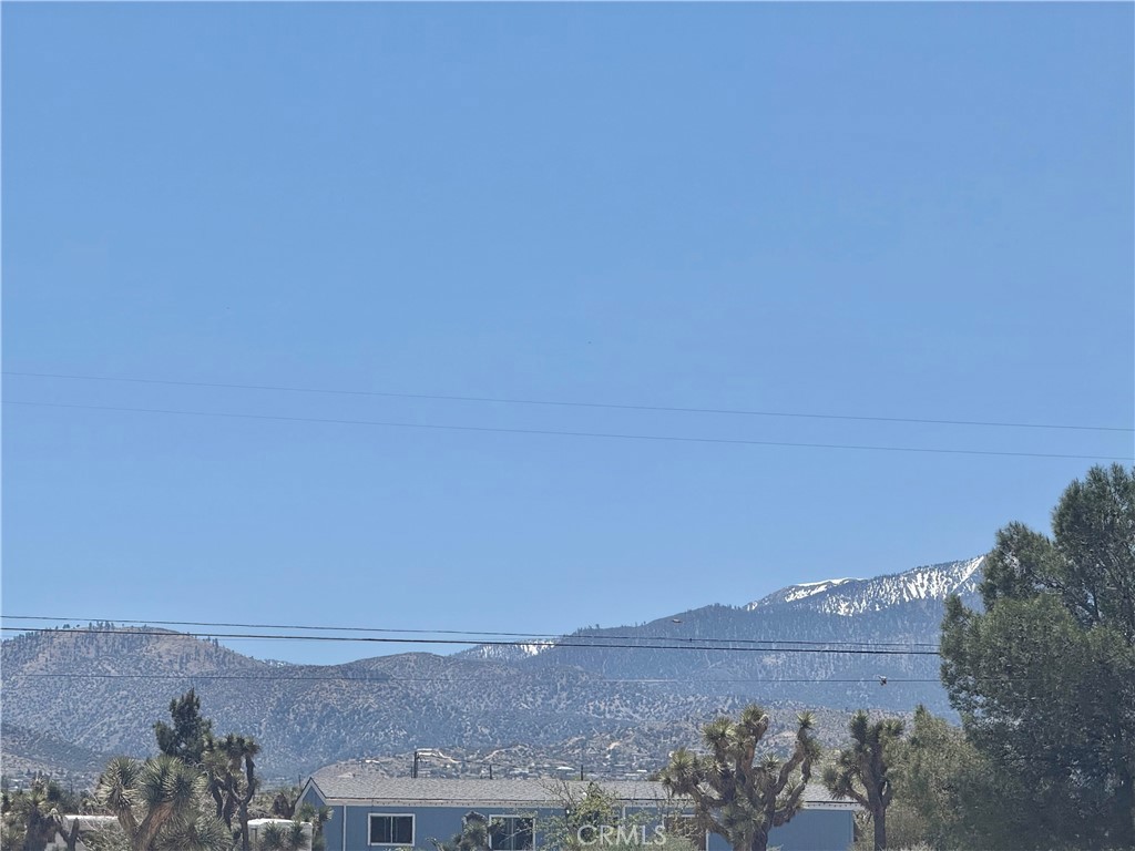 https://media.crmls.org/medias/b700695c-a706-44d1-9e4a-51754a000200.jpg?preset=X-Large