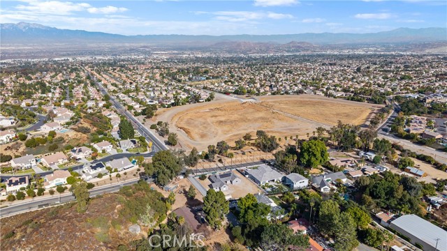 Detail Gallery Image 12 of 40 For 1500 W Chase Dr, Corona,  CA 92882 - 3 Beds | 3 Baths