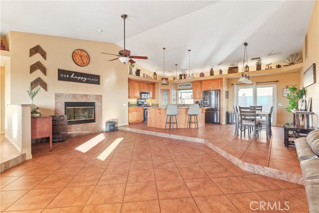 Detail Gallery Image 9 of 43 For 23053 Roundup Way, Apple Valley,  CA 92308 - 3 Beds | 2/1 Baths