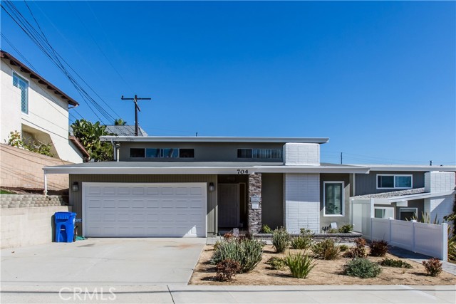 704 Paulina Avenue, Redondo Beach, California 90277, ,Residential Income,Sold,Paulina,SB21239757