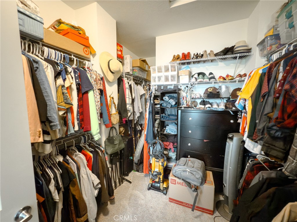https://media.crmls.org/medias/b70298e9-e300-4051-a150-246bc6127705.jpg?preset=X-Large