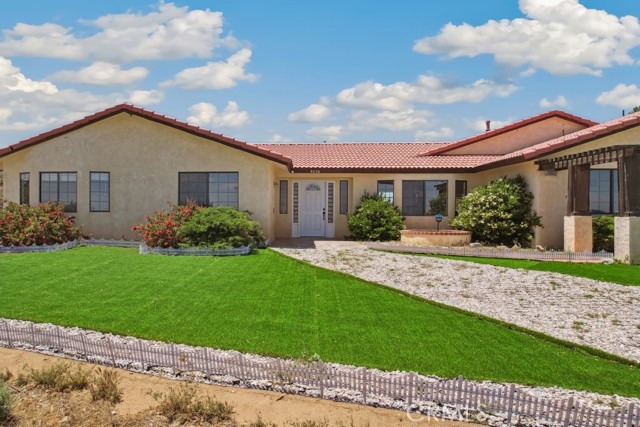 8636 Riggins Road, Phelan CA: https://media.crmls.org/medias/b7030fd1-c77e-4b0c-b54c-1ae44ed59c1c.jpg