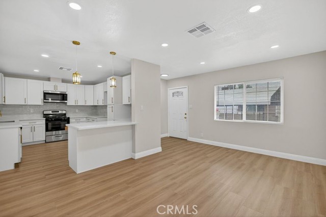 Detail Gallery Image 3 of 17 For 629 S Sage, Rialto,  CA 92376 - 3 Beds | 1 Baths