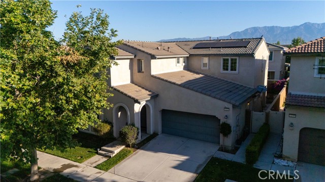 3225 E Denali Drive, Ontario CA: https://media.crmls.org/medias/b7031a56-745b-4190-a398-87dd36c20d92.jpg