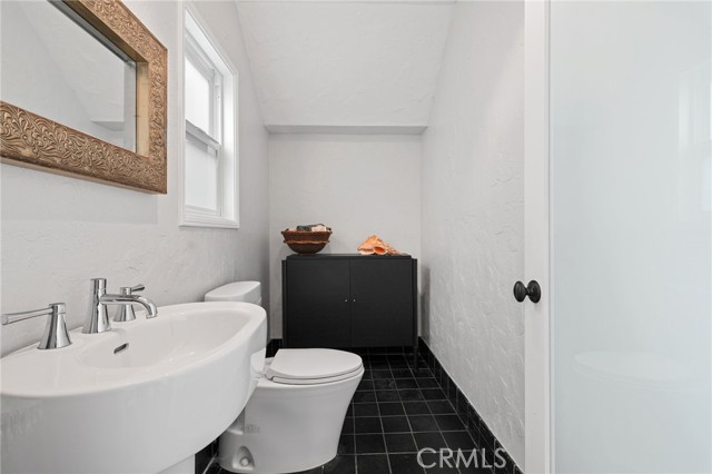1800 Highland Avenue, Manhattan Beach CA: https://media.crmls.org/medias/b703889a-8a7b-4f01-a16f-71d206338b9e.jpg