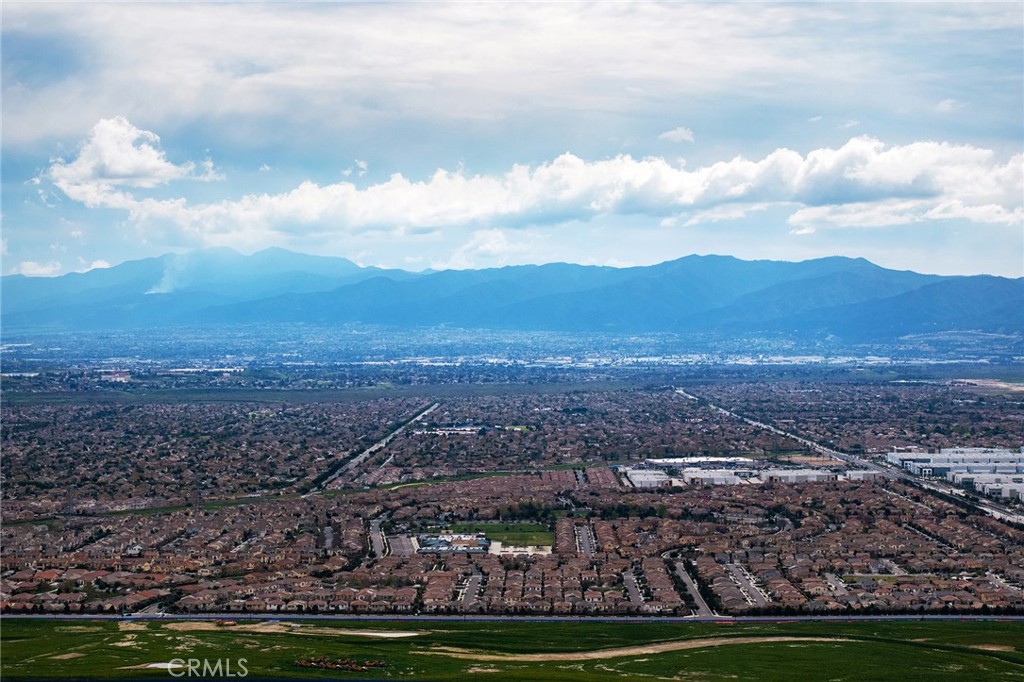 https://media.crmls.org/medias/b7039e61-0750-4c51-8a91-a45ce623aea5.jpg?preset=X-Large