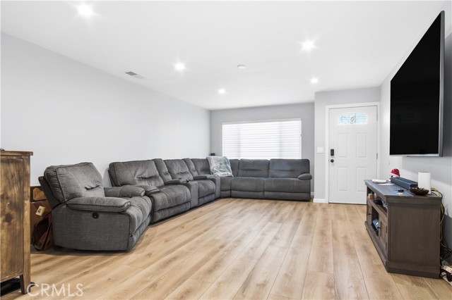 Detail Gallery Image 4 of 12 For 1732 246th St, Lomita,  CA 90717 - 3 Beds | 2 Baths