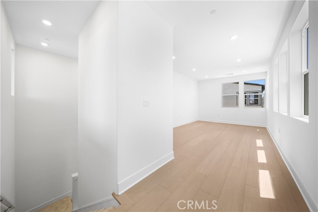 410 Lobata, Irvine CA: https://media.crmls.org/medias/b703c625-b7a2-4e98-9fdc-bc7f452f115c.jpg