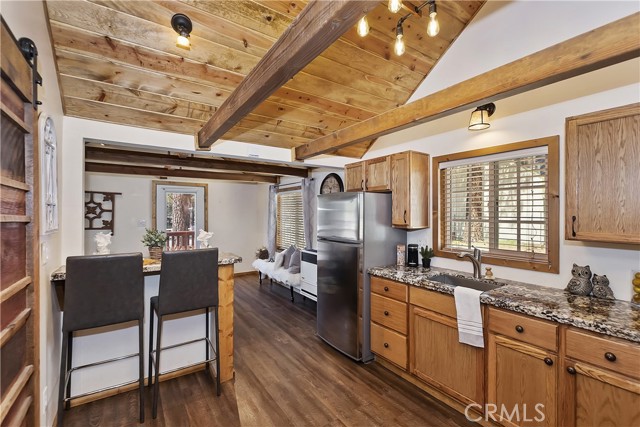 Detail Gallery Image 9 of 49 For 39234 N Shore Dr, Fawnskin,  CA 92333 - 2 Beds | 1/1 Baths