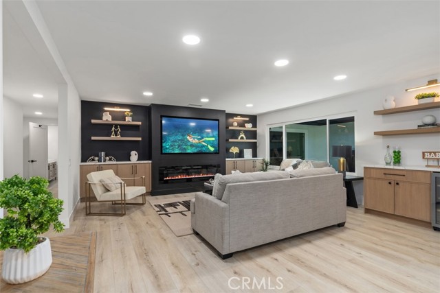 13762 Palace Way, Tustin CA: https://media.crmls.org/medias/b7049a03-8308-4ed0-8985-e4bb2a165657.jpg