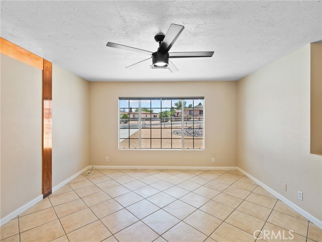 Detail Gallery Image 14 of 42 For 17970 Pitache St, Hesperia,  CA 92345 - 3 Beds | 2 Baths