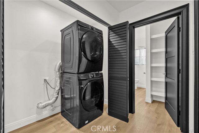 23427 Canzonet Street, Woodland Hills CA: https://media.crmls.org/medias/b705b5bd-eb67-43a1-9ee2-ff670c6dc212.jpg