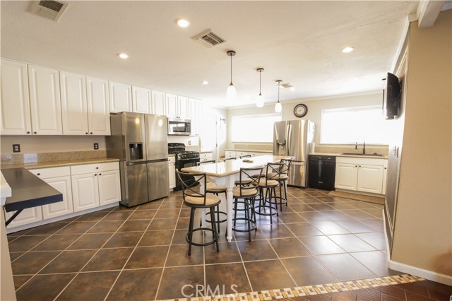 Detail Gallery Image 11 of 46 For 2327 Cienega, Highland,  CA 92346 - 5 Beds | 4 Baths