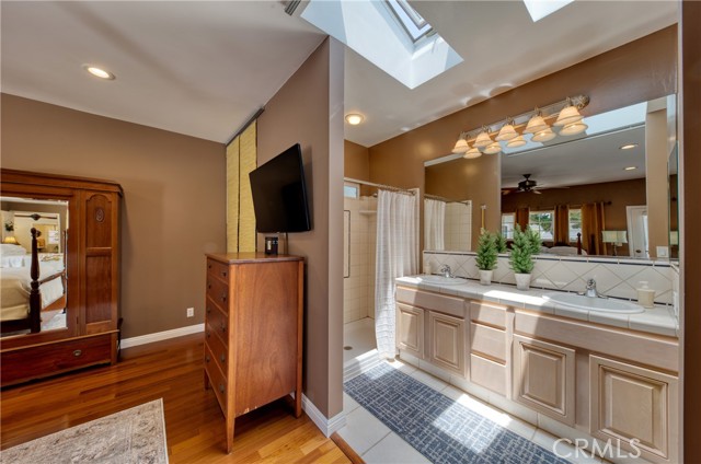 430 N Canyon Boulevard, Monrovia CA: https://media.crmls.org/medias/b7065b88-c607-4430-94af-bcfe860c4d20.jpg