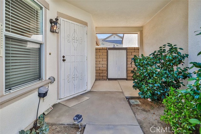 Detail Gallery Image 4 of 41 For 2023 Freesia Ave, Simi Valley,  CA 93063 - 2 Beds | 2/1 Baths