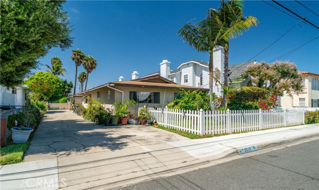 Detail Gallery Image 2 of 21 For 2015 Perry Avenue, Redondo Beach,  CA 90278 - – Beds | – Baths