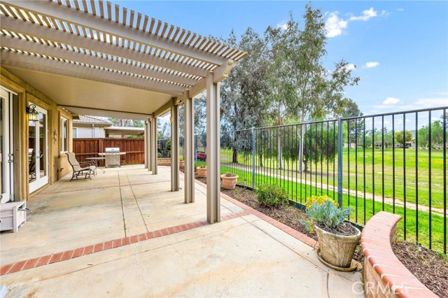 Detail Gallery Image 2 of 40 For 8061 Mickelson Way, Hemet,  CA 92545 - 2 Beds | 2 Baths