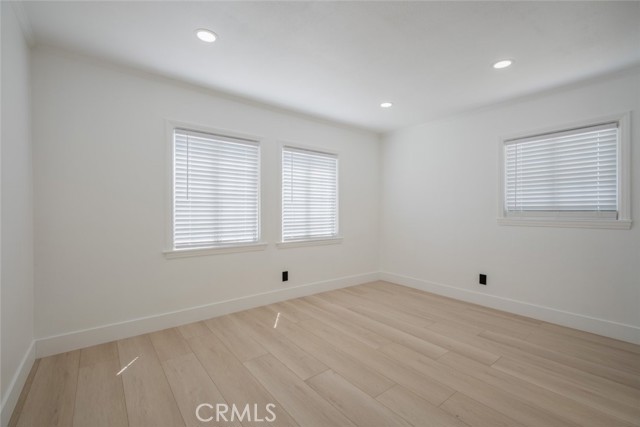 9830 Foothill Boulevard, Sylmar CA: https://media.crmls.org/medias/b707d16a-be15-4720-ae7d-92d58336dc33.jpg