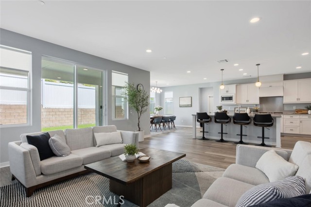Detail Gallery Image 6 of 54 For 18171 Hedgerow Way, Saugus,  CA 91350 - 4 Beds | 2/1 Baths