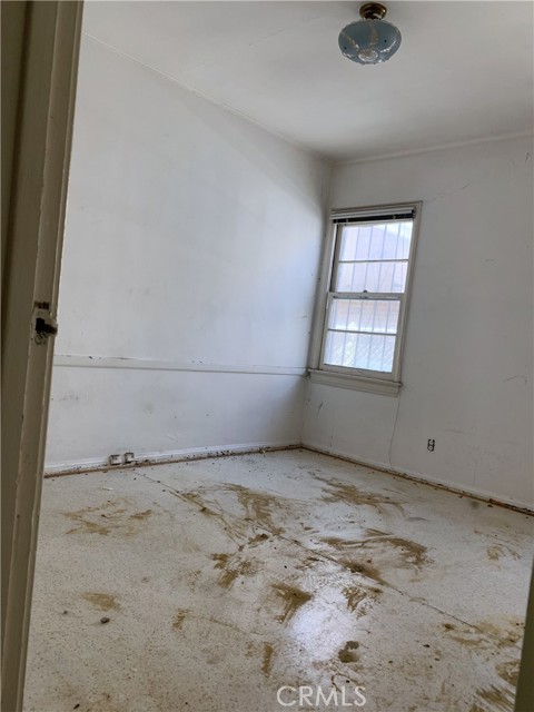 14633 Hamlin Street photo 4