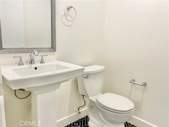 Detail Gallery Image 24 of 37 For 7327 Kester Ave #2,  Van Nuys,  CA 91405 - 3 Beds | 3/1 Baths