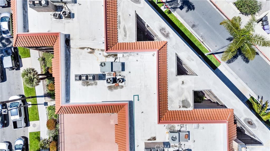 https://media.crmls.org/medias/b70987fa-0873-4aab-9322-8bda97c7560a.jpg?preset=X-Large