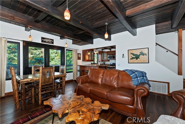 28545 Wabash Drive, Lake Arrowhead CA: https://media.crmls.org/medias/b70a2983-4b64-43ba-a426-0841d1ec3962.jpg