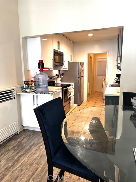 Detail Gallery Image 11 of 16 For 2504 Alma Ave, Manhattan Beach,  CA 90266 - 2 Beds | 1/1 Baths