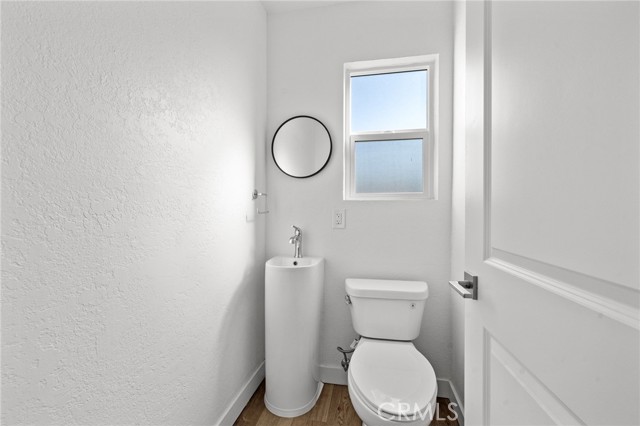 Detail Gallery Image 13 of 21 For 2138 1/2 W Florence Ave, Los Angeles,  CA 90047 - 3 Beds | 1/1 Baths