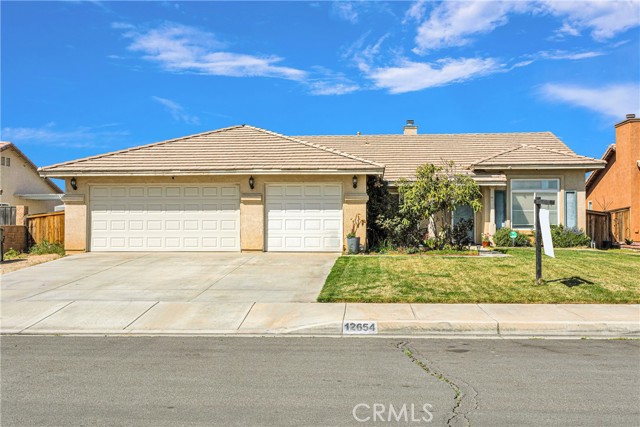 Detail Gallery Image 1 of 39 For 12654 Alta Mar Way, Victorville,  CA 92392 - 4 Beds | 2 Baths