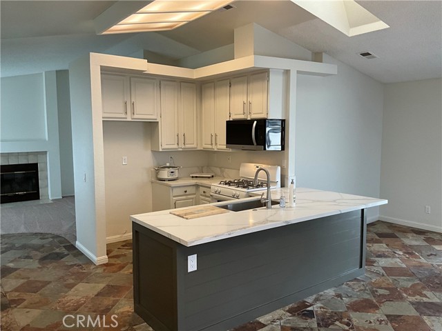 Detail Gallery Image 6 of 19 For 39513 Oak Cliff Dr, Temecula,  CA 92591 - 3 Beds | 2 Baths