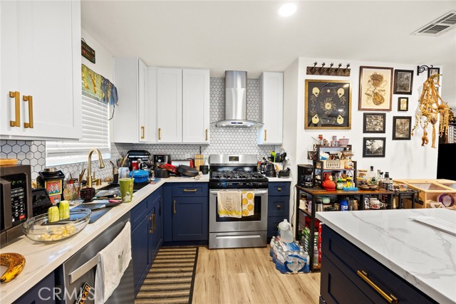1385 N Marengo Avenue, Pasadena CA: https://media.crmls.org/medias/b70c9235-8b23-499f-8a7d-0041e3397f14.jpg