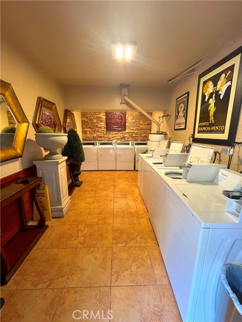 100 Cliff Drive, Laguna Beach CA: https://media.crmls.org/medias/b70cfa72-2cc0-4275-b362-a9bf2c9872b4.jpg