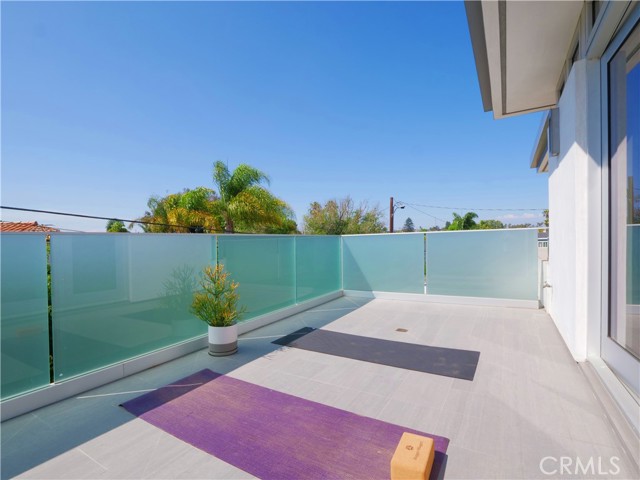 Large zen master bedroom deck.