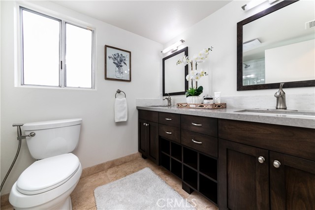 Detail Gallery Image 15 of 39 For 1025 4th St, Hermosa Beach,  CA 90254 - 3 Beds | 2/1 Baths