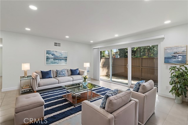 Detail Gallery Image 10 of 32 For 1044 Cabrillo Park #B,  Santa Ana,  CA 92701 - 2 Beds | 1 Baths