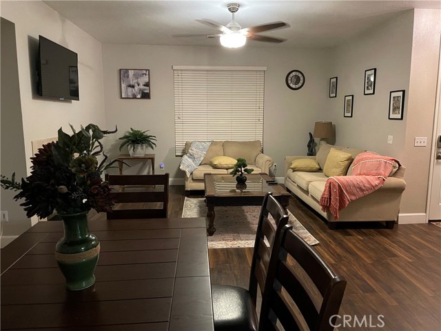 Detail Gallery Image 2 of 22 For 612 W Packwood, Visalia,  CA 93277 - 5 Beds | 3/1 Baths