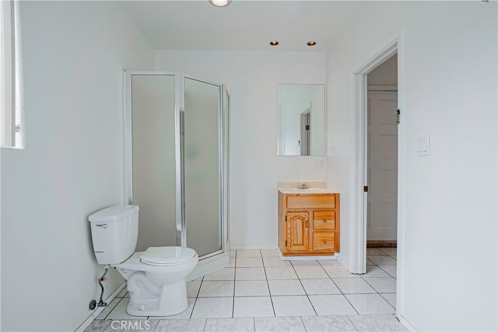 https://media.crmls.org/medias/b7100ef4-7b54-4a2d-b1d3-451482706464.jpg?preset=X-Large