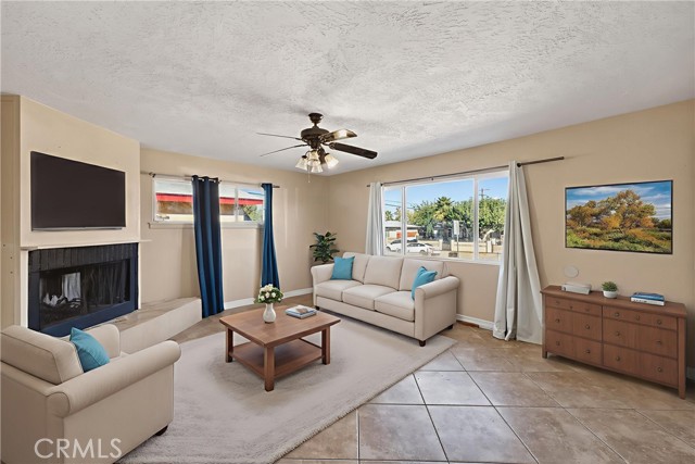 Detail Gallery Image 4 of 42 For 15254 Las Piedras Dr, Victorville,  CA 92395 - 4 Beds | 2 Baths