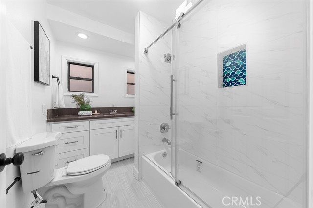 Detail Gallery Image 6 of 7 For 9906 Lev Ave, Pacoima,  CA 91331 - 5 Beds | 3 Baths