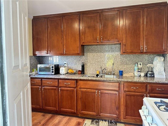 Detail Gallery Image 5 of 10 For 943 E 104th, Los Angeles,  CA 90002 - 2 Beds | 1 Baths